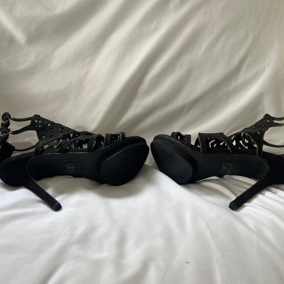 Mix No. 6 black laser cut heels/Size 6 1/2 - Picture 5 of 5